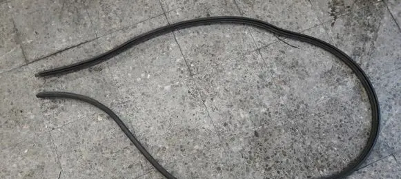 Renault Megane I Rear door rubber seal (on body) 
