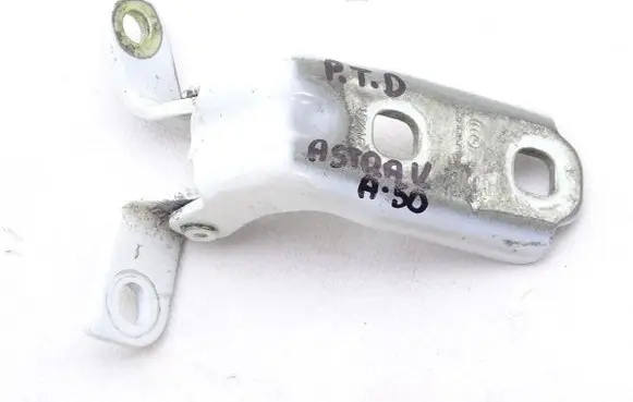 Mitsubishi Pajero Rear door lower hinge