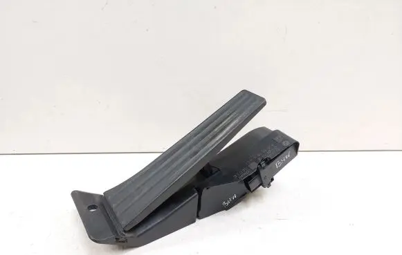 BMW 1 E81 E87 Accelerator throttle pedal 00937920 12037310