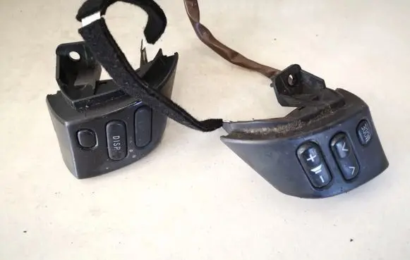 Steering wheel buttons/switches