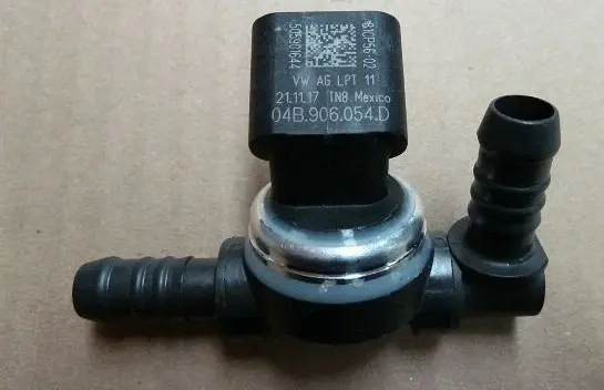 Audi A3 S3 8V Air pressure sensor 04B906054D