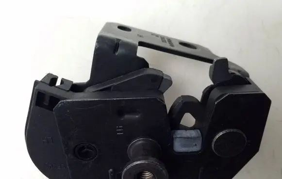 Volvo XC90 Loading door lock 30649106