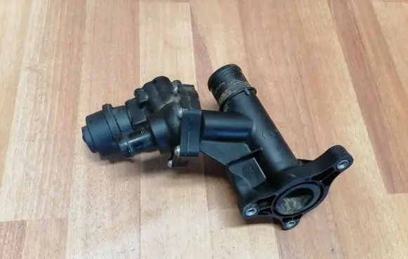 Thermostat/thermostat housing
