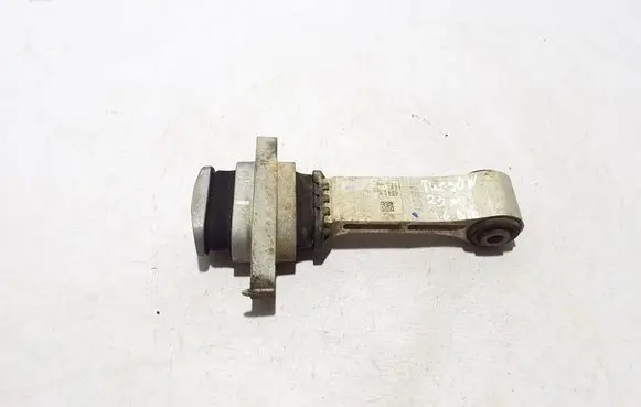 Engine mount bracket