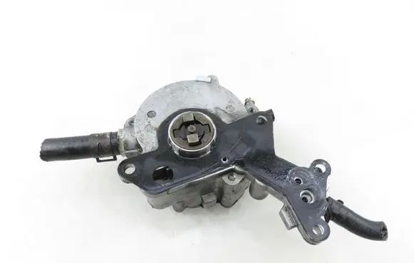 Volkswagen PASSAT B6 Vacuum pump 