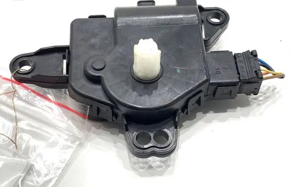 Hyundai i30 Air flap motor/actuator D267AP9BA02
