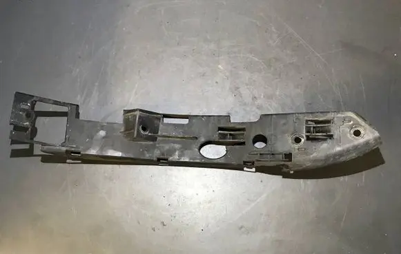 Volkswagen Touareg I Front bumper mounting bracket 7L6807183C