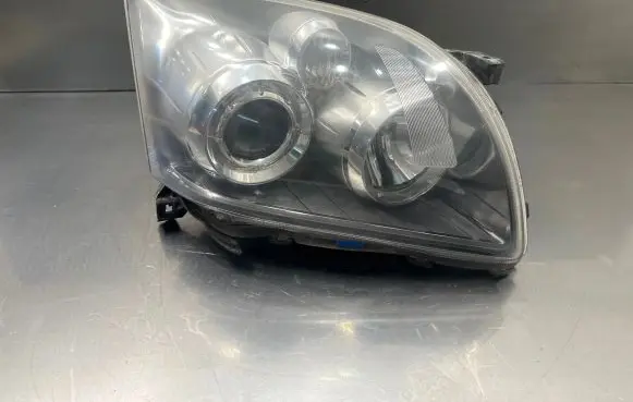 Toyota Avensis T250 Headlight/headlamp 35109