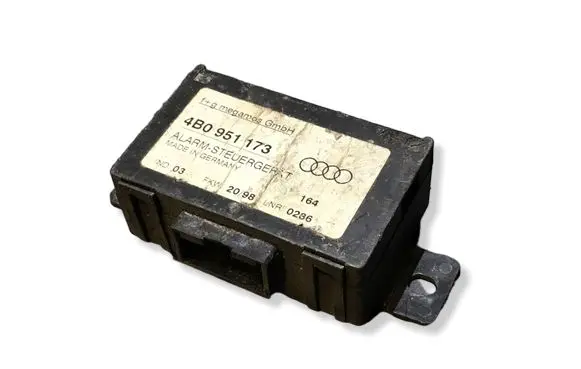Audi A6 S6 C5 4B Alarm control unit/module 4B0951173
