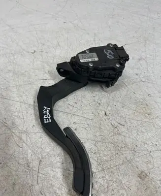 Volkswagen Phaeton Accelerator throttle pedal F30007901