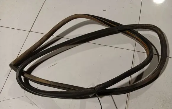 Audi A6 S6 C4 4A Rubber seal front coupe door 