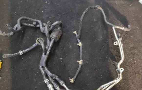 Audi Q5 SQ5 Engine coolant pipe/hose 04l201056