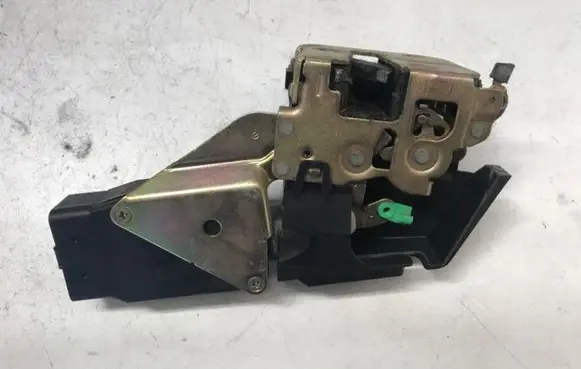 Mitsubishi Space Star Rear door lock 04504
