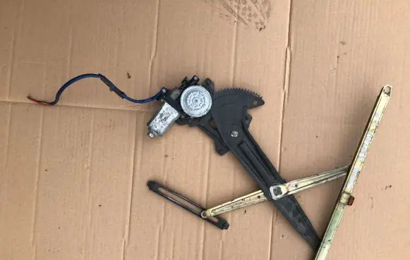 Suzuki Swift Cultus Front door window regulator with motor 