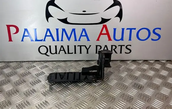 BMW 3 E90 E91 Radiator mount bracket 