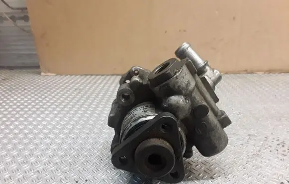 Audi A4 S4 B6 8E 8H Power steering pump 8D0145156T