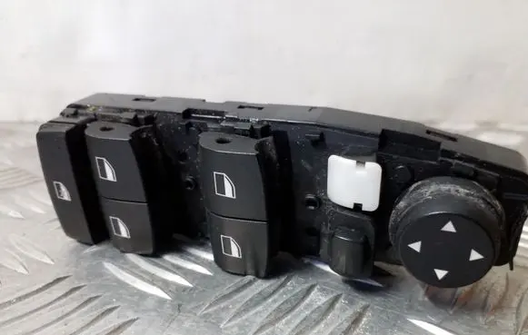 BMW 5 F10 F11 Electric window control switch 9241957
