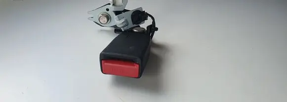 Mazda 3 II Rear seatbelt buckle