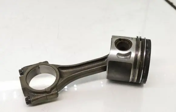 Volkswagen Jetta V Piston with connecting rod 34110605 0414511