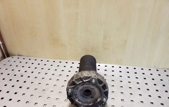 Volkswagen Touareg I Coil spring/strut mount 
