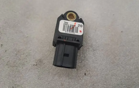 Toyota Auris 150 Airbag deployment crash/impact sensor 8983102080
