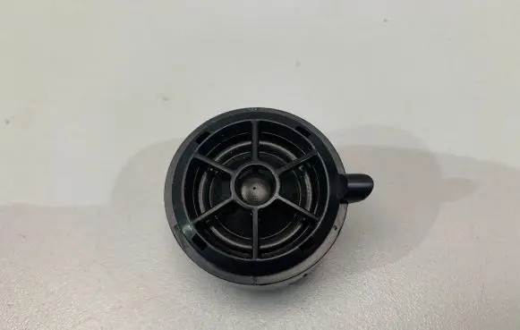 Front door high frequency speaker
