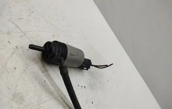 BMW 7 E65 E66 Windscreen/windshield washer pump