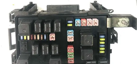 Chrysler 300 - 300C Fuse module P04692233AC 16238AC