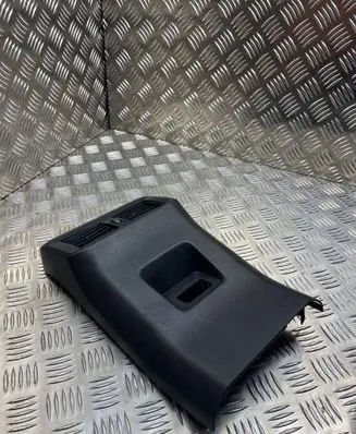 Rear air vent grill