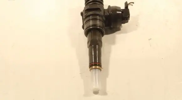 Volkswagen Golf Plus Fuel injector 0414720215