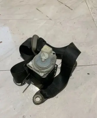 Mitsubishi Grandis Rear seatbelt N1527