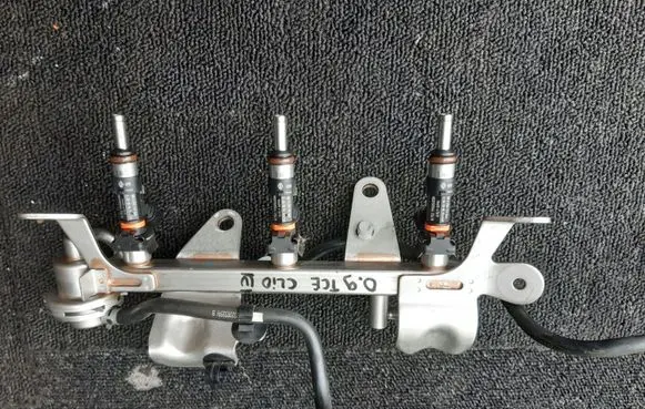 Renault Clio IV Fuel injectors set 175201470R