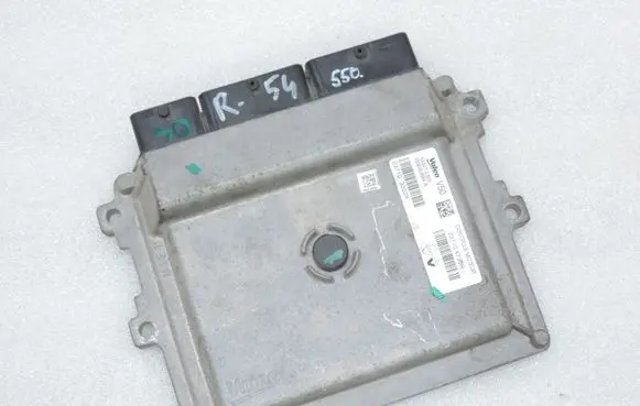 Renault Clio IV Engine control unit/module 143470335