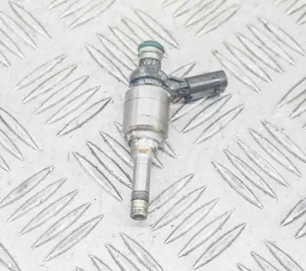 Volkswagen Golf VII Fuel injector 0261500244 06L906036K