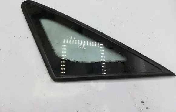 Toyota Avensis Verso Front triangle window/glass E643R00033