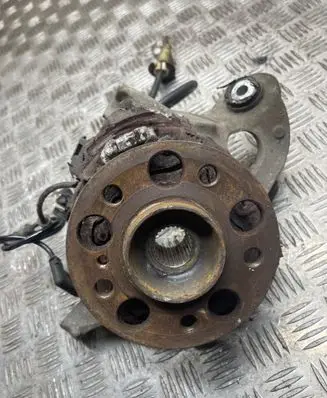 Mercedes-Benz CLS C218 X218 Rear wheel hub spindle/knuckle 