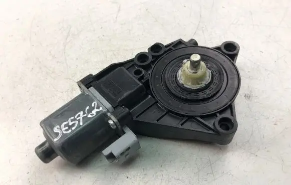 Hyundai ix20 Front door window regulator motor 834601P000