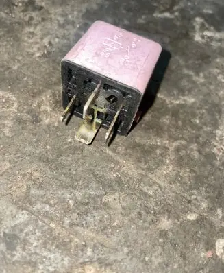 BMW 5 E39 Other relay 8365326