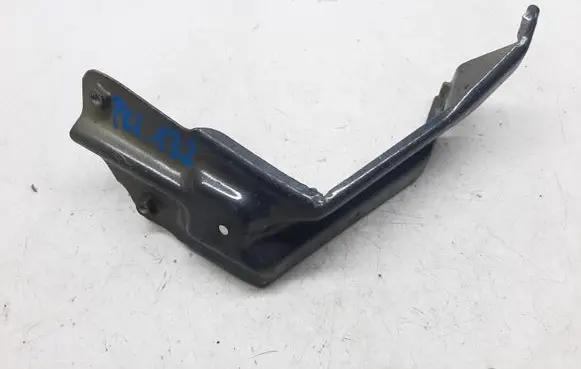 Seat Leon (1P) Fender mounting bracket