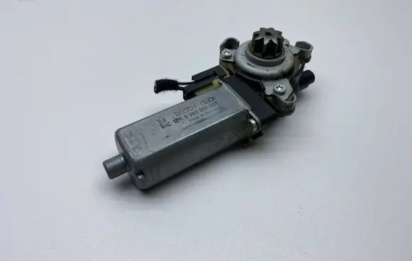 Mercedes-Benz C W204 Seat adjustment motor 0390203001 82028922 4