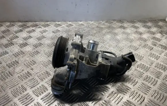 Mercedes-Benz A W176 Water pump A6512000501