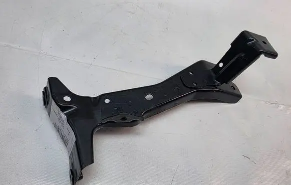 Audi A3 S3 8V Fender mounting bracket 8V0821136A