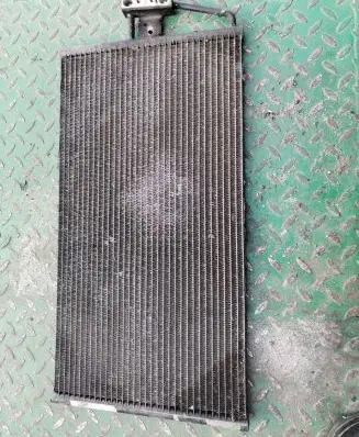 BMW 5 E39 Coolant radiator 64538375513 58572810