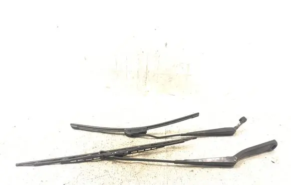 Suzuki Grand Vitara I Front wiper blade arm