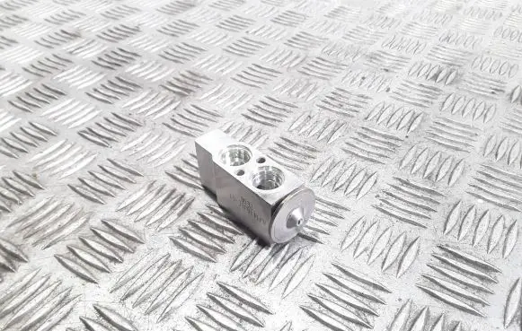 Mazda 6 Air conditioning (A/C) expansion valve KJ141GJ6E01