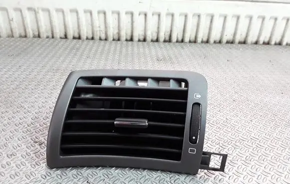 Peugeot 407 Dashboard side air vent grill/cover trim