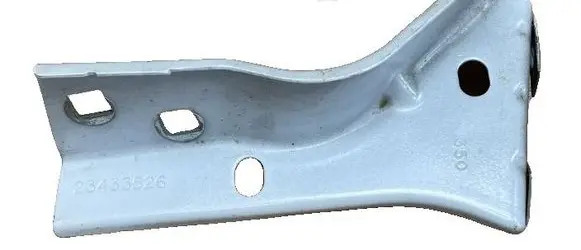 Buick Enclave II Fender mounting bracket 23433526