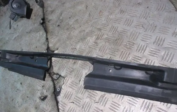 BMW 5 E60 E61 Radiator trim 7050650 74850610