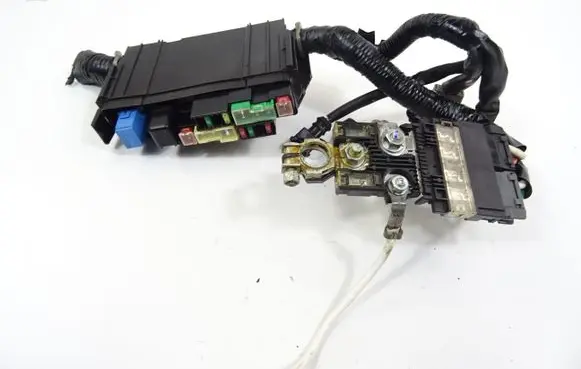Nissan Juke I F15 Combustion relay 