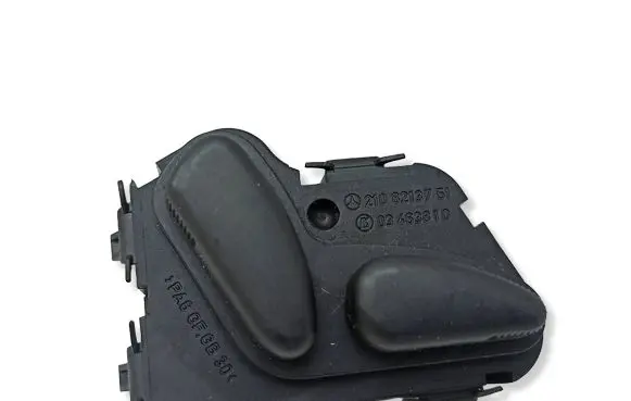 Mercedes-Benz C W203 Seat control switch 2108213751